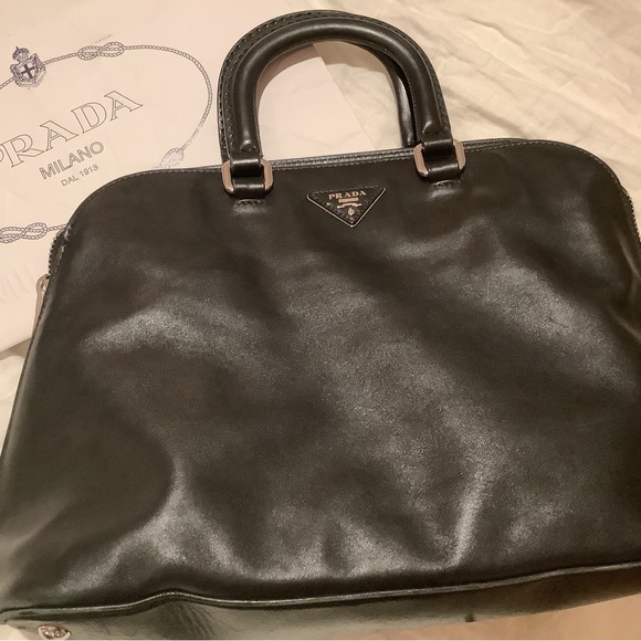 PRADA, Black elegant Handbag with crossbody strap and handles!! - Picture 3 of 14